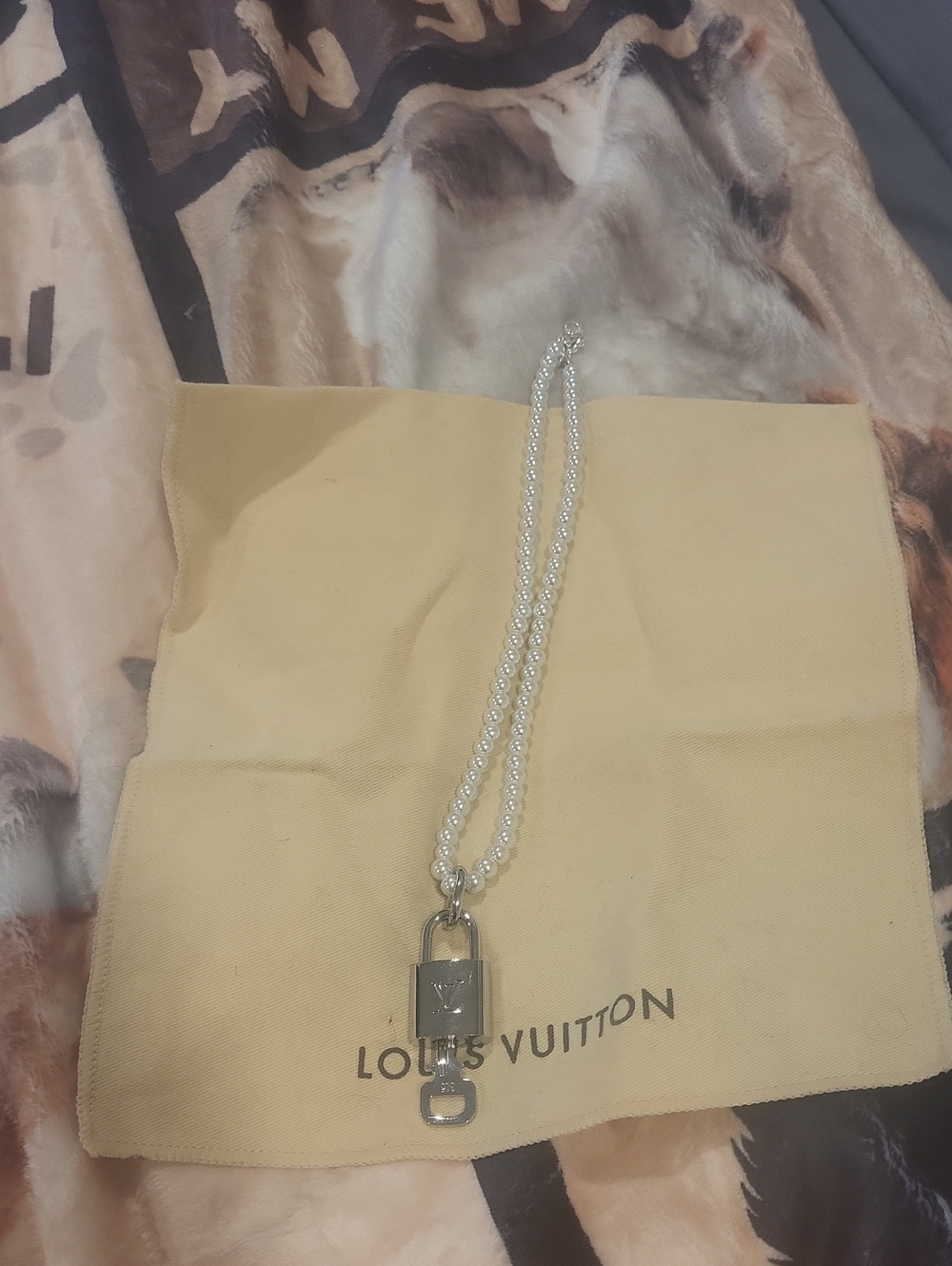 Louis Vuitton Pearl Silver Locket Key Chocker Boxed Dust Cover Beauiful ..